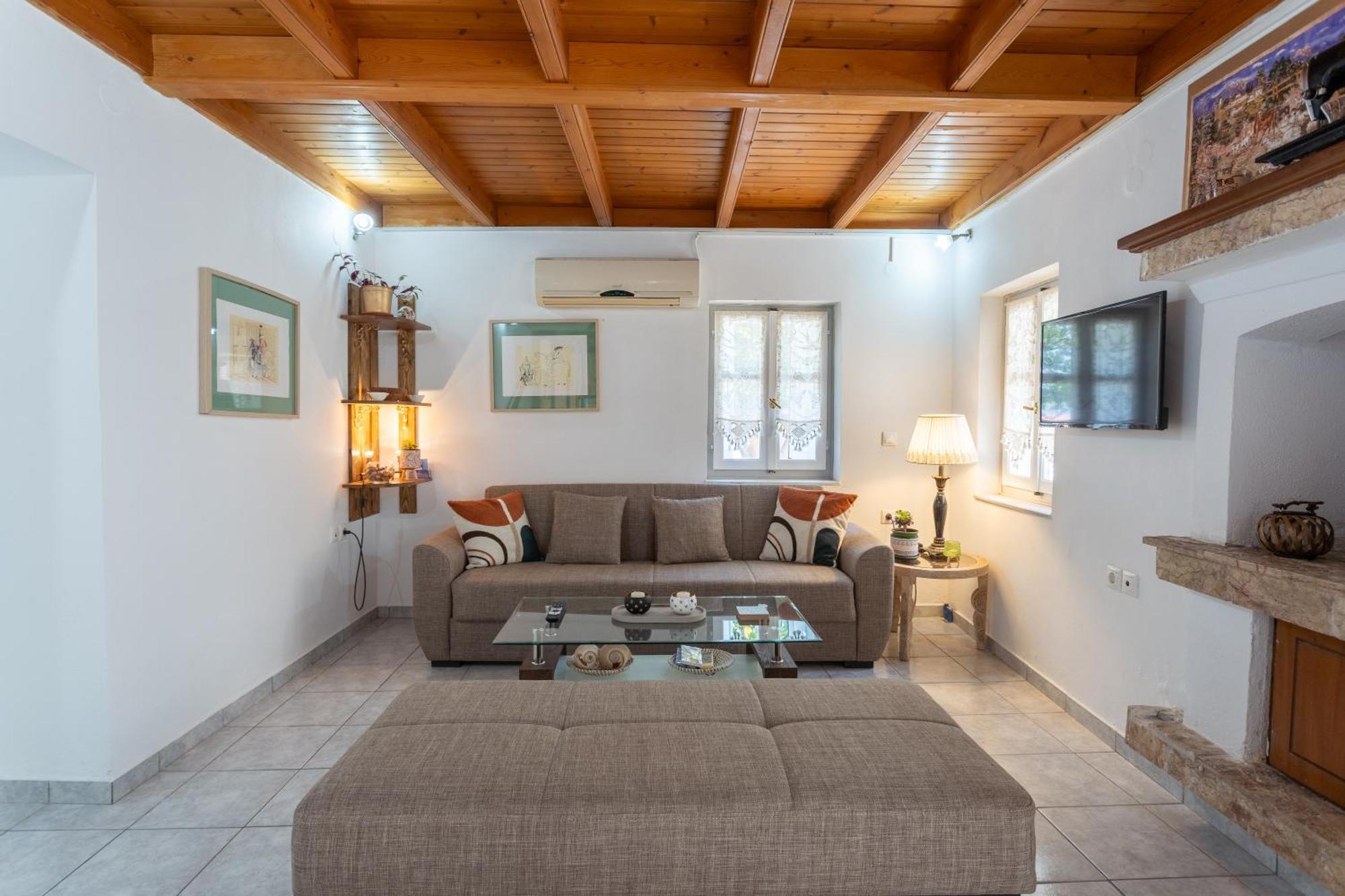 Spacious Home With Yard, Mytilene Lesvos Dış mekan fotoğraf